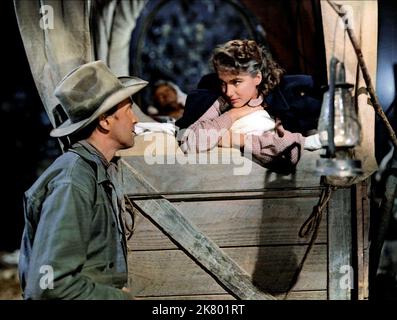 James Stewart & Julie Adams Film: Bend of the River; Where the River Bends (1959) Charaktere: Glyn McLyntock, Laura Baile (als Julia Adams) Regie: Anthony Mann 23. Januar 1952 **WARNUNG** Dieses Foto ist nur für redaktionelle Zwecke bestimmt und unterliegt dem Copyright von UNIVERSAL und/oder dem Fotografen, der von der Film- oder Produktionsfirma beauftragt wurde und darf nur von Publikationen im Zusammenhang mit der Bewerbung des oben genannten Films reproduziert werden. Eine obligatorische Gutschrift an UNIVERSAL ist erforderlich. Der Fotograf sollte auch bei Bekanntwerden des Fotos gutgeschrieben werden. Eine kommerzielle Nutzung kann ohne schriftliche Genehmigung des FI nicht gewährt werden Stockfoto