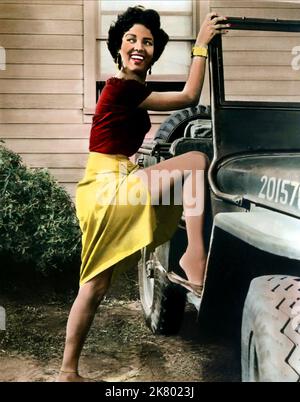Dorothy Dandridge Film Carmen Jones (1955) Charaktere: Carmen Jones Regie: Otto Preminger 05. Oktober 1954 **WARNUNG** dieses Foto ist nur für redaktionelle Zwecke bestimmt und unterliegt dem Urheberrecht von 20THCENTURY FOX und/oder dem Fotografen, der von der Film- oder Produktionsgesellschaft beauftragt wurde, und kann nur durch Veröffentlichungen in Verbindung mit der Promotion des obigen Films reproduziert werden. Eine obligatorische Gutschrift für 20THCENTURY FOX ist erforderlich. Der Fotograf sollte ebenfalls angerechnet werden, wenn er bekannt ist. Ohne schriftliche Genehmigung der Film Company kann keine kommerzielle Nutzung gewährt werden. Stockfoto