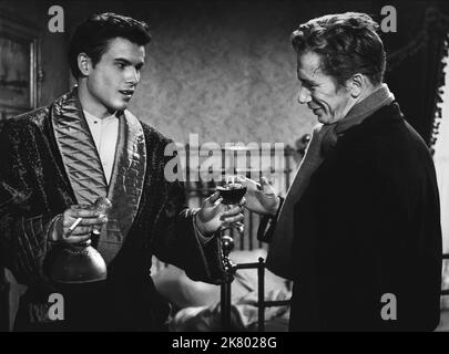 Horst Buchholz & Heinz Reincke Film: Confessions of Felix Krull; Bekenntnisse des Hochstaplers Felix Krull (DE 1957) Regie: Kurt Hoffmann 25. April 1957 **WARNUNG** Dieses Foto ist nur für redaktionelle Zwecke bestimmt und unterliegt dem Copyright von Europa-FILMVERLEIH und/oder dem von der Film- oder Produktionsgesellschaft beauftragten Fotografen und kann nur durch Publikationen im Zusammenhang mit der Bewerbung des oben genannten Films reproduziert werden. Eine obligatorische Gutschrift an Europa-FILMVERLEIH ist erforderlich. Der Fotograf sollte auch bei Bekanntwerden des Fotos gutgeschrieben werden. Ohne schriftliche Genehmigung des Films C kann keine kommerzielle Nutzung gewährt werden Stockfoto