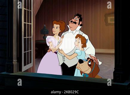 Mrs. Darling, Mr. Darling, Wendy & Nana Film: Peter Pan (USA 1953) Charaktere: Mrs. Darling, & Regie: Clyde Geronimi, Hamilton Luske, Wilfred Jackson, Regie: C Geronimi, H Luske, W Jackson 05 February 1953 **WARNUNG** Dieses Foto ist nur für redaktionelle Zwecke bestimmt und unterliegt dem Copyright von DISNEY und/oder dem Fotografen, der von der Film- oder Produktionsfirma beauftragt wurde, und kann nur von Publikationen im Zusammenhang mit der Bewerbung des oben genannten Films reproduziert werden. Eine obligatorische Gutschrift an DISNEY ist erforderlich. Der Fotograf sollte auch bei Bekanntwerden des Fotos gutgeschrieben werden. Ohne wri kann keine kommerzielle Nutzung gewährt werden Stockfoto