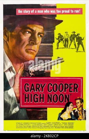 Gary Cooper, Katy Jurado & Lloyd Bridges Poster Film: High Noon (USA 1952) Charaktere: Marshal will Kane Regie: Fred Zinnemann 07 July 1952 **WARNUNG** Dieses Foto ist nur für den redaktionellen Gebrauch bestimmt und unterliegt dem Copyright von UNITED ARTISTS und/oder dem Fotografen, der von der Film- oder Produktionsfirma beauftragt wurde und darf nur durch Publikationen im Zusammenhang mit der Bewerbung des oben genannten Films reproduziert werden. Eine obligatorische Gutschrift für UNITED ARTISTS ist erforderlich. Der Fotograf sollte auch bei Bekanntwerden des Fotos gutgeschrieben werden. Ohne schriftliche Genehmigung der Film Company kann keine kommerzielle Nutzung gewährt werden. Stockfoto