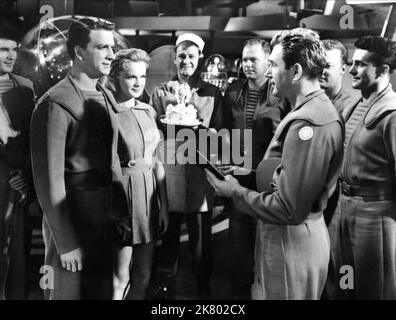 Leslie Nielsen, Anne Francis, Earl Holliman & Walter Pidgeon Film: Forbidden Planet (USA 1956) Charaktere: Commander J. J. Adams, Altaira 'Alta' Morbius, Cook, Dr. Edward Morbius Regie: Fred M.Wilcox 23 March 1956 **WARNUNG** Dieses Foto ist nur für den redaktionellen Gebrauch bestimmt und unterliegt dem Copyright von MGM und/oder dem Fotografen, der von der Film- oder Produktionsfirma beauftragt wurde, und kann nur durch Publikationen im Zusammenhang mit der Bewerbung des oben genannten Films reproduziert werden. Eine obligatorische Gutschrift an MGM ist erforderlich. Der Fotograf sollte auch bei Bekanntwerden des Fotos gutgeschrieben werden. Ohne wr kann keine kommerzielle Nutzung gewährt werden Stockfoto