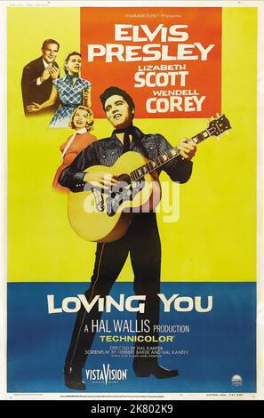 Lizabeth Scott & Elvis Presley Poster Film: Loving You (USA 1957) Charaktere: Jimmy Tompkins (Deke Liveres) Regie: Hal Kanter 09 July 1957 **WARNUNG** Dieses Foto ist nur für den redaktionellen Gebrauch bestimmt und unterliegt dem Copyright von PARAMOUNT PICTURES und/oder des Fotografen, der von der Film- oder Produktionsfirma beauftragt wurde und darf nur von Publikationen im Zusammenhang mit der Bewerbung des oben genannten Films reproduziert werden. Eine obligatorische Gutschrift für PARAMOUNT-BILDER ist erforderlich. Der Fotograf sollte auch bei Bekanntwerden des Fotos gutgeschrieben werden. Ohne schriftliche Genehmigung der Film Company kann keine kommerzielle Nutzung gewährt werden. Stockfoto