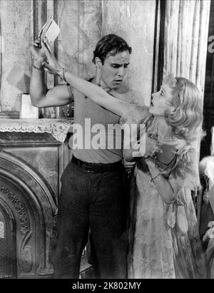 Marlon Brando & Vivien Leigh Film: A Streetcar named Desire (USA 1951) Charaktere: Stanley Kowalski, Blanche DuBois / Literaturverfilmung (Based on the Play von Tennessee Williams) Regie: Elia Kazan 09. September 1951 **WARNUNG** Dieses Foto ist nur für den redaktionellen Gebrauch bestimmt und unterliegt dem Copyright von WARNER BROS. / JACK ALBIN und/oder der Fotograf, der von der Film- oder Produktionsfirma beauftragt wurde und nur durch Publikationen im Zusammenhang mit der Bewerbung des oben genannten Films reproduziert werden kann. Eine obligatorische Gutschrift an WARNER BROS. / JACK ALBIN ist erforderlich. Ohne schriftliche A kann keine kommerzielle Nutzung gewährt werden Stockfoto