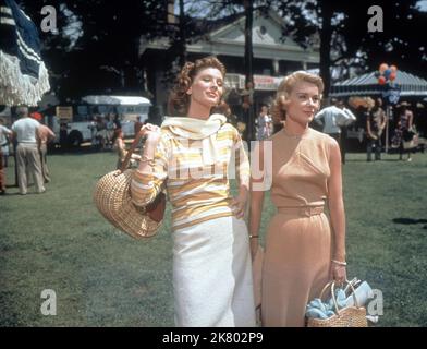 Suzy Parker & Hope Lange Film: Das Beste Von Allem (1959) Charaktere: Gregg Adams, Caroline Bender 09. Oktober 1959 **WARNUNG** Dieses Foto ist nur für den redaktionellen Gebrauch bestimmt und unterliegt dem Copyright von 20 CENTURY FOX und/oder des Fotografen, der von der Film- oder Produktionsfirma beauftragt wurde und darf nur durch Publikationen im Zusammenhang mit der Bewerbung des oben genannten Films reproduziert werden. Eine obligatorische Gutschrift an 20 CENTURY FOX ist erforderlich. Der Fotograf sollte auch bei Bekanntwerden des Fotos gutgeschrieben werden. Ohne schriftliche Genehmigung der Film Company kann keine kommerzielle Nutzung gewährt werden. Stockfoto