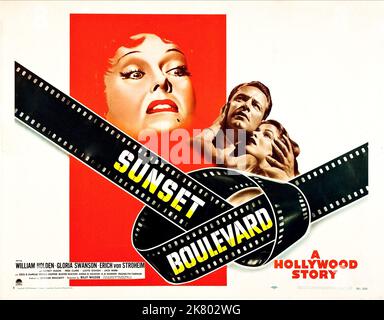 Gloria Swanson, William Holden & Nancy Olson Film: Sunset Boulevard; Sunset Blvd (USA 1950) Charaktere: Norma Desmond, Joe Gillis, Betty Schaefer Regie: Billy Wilder 10. August 1950 **WARNUNG** Dieses Foto ist nur für redaktionelle Zwecke bestimmt und unterliegt dem Copyright von PARAMOUNT PICTURES und/oder des Fotografen, der von der Film- oder Produktionsfirma beauftragt wurde und darf nur von Publikationen im Zusammenhang mit der Bewerbung des oben genannten Films reproduziert werden. Eine obligatorische Gutschrift für PARAMOUNT-BILDER ist erforderlich. Der Fotograf sollte auch bei Bekanntwerden des Fotos gutgeschrieben werden. Ohne Schreibzugriff kann keine kommerzielle Nutzung gewährt werden Stockfoto