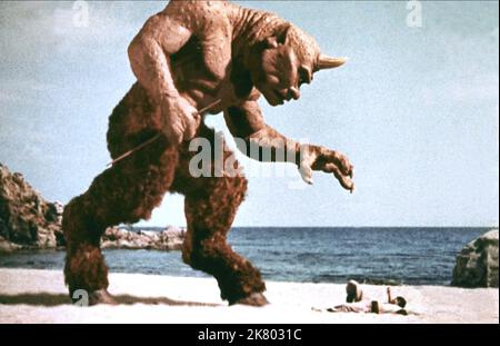 Cyclops Monster Film: The 7. Voyage of Sinbad (1958) Regie: Nathan Juran 05 December 1958 **WARNUNG** Dieses Foto ist nur für redaktionelle Zwecke bestimmt und unterliegt dem Copyright von COLUMBIA und/oder des Fotografen, der von der Film- oder Produktionsfirma beauftragt wurde und darf nur von Publikationen im Zusammenhang mit der Bewerbung des oben genannten Films reproduziert werden. Eine obligatorische Gutschrift an COLUMBIA ist erforderlich. Der Fotograf sollte auch bei Bekanntwerden des Fotos gutgeschrieben werden. Ohne schriftliche Genehmigung der Film Company kann keine kommerzielle Nutzung gewährt werden. Stockfoto