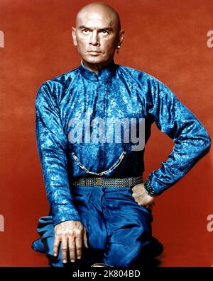 YUL Brynner Film The King and I (1951) Charaktere: King Mongkut of Siam Regie: Walter lang 28. Juni 1956 **WARNUNG** dieses Foto ist nur für redaktionelle Zwecke bestimmt und unterliegt dem Urheberrecht von 20 CENTURY FOX und/oder dem Fotografen, der von der Film or Production Company beauftragt wurde. Eine obligatorische Gutschrift für 20 CENTURY FOX ist erforderlich. Der Fotograf sollte ebenfalls angerechnet werden, wenn er bekannt ist. Ohne schriftliche Genehmigung der Film Company kann keine kommerzielle Nutzung gewährt werden. Stockfoto