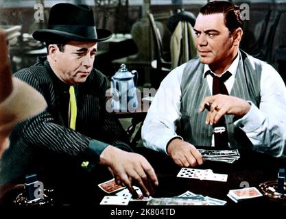 Tony Galento & Ernest Borgnine Film: Die Besten Dinge Im Leben Sind Frei (1956) Charaktere: Fingers & Lew Brown Regie: Michael Curtiz 28. September 1956 **WARNUNG** Dieses Foto ist nur für redaktionelle Verwendung bestimmt und unterliegt dem Copyright von 20. CENTURY FOX und/oder des Fotografen, der von der Film- oder Produktionsfirma beauftragt wurde, und kann nur von Publikationen im Zusammenhang mit der Bewerbung des oben genannten Films reproduziert werden. Eine obligatorische Gutschrift an 20. CENTURY FOX ist erforderlich. Der Fotograf sollte auch bei Bekanntwerden des Fotos gutgeschrieben werden. Ohne schriftliche Genehmigung der Film Company kann keine kommerzielle Nutzung gewährt werden. Stockfoto