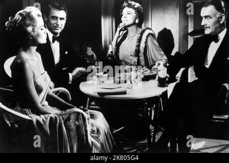 Grace Kelly, Cary Grant, Jessie Royce Landis & John Williams Film: To Catch A Thief (USA 1955) Charaktere: Frances Stevens,John Robie,Jessie Stevens & H. H. H. Hughson Regie: Alfred Hitchcock 02. August 1955 **WARNUNG** Dieses Foto ist nur für redaktionelle Zwecke bestimmt und unterliegt dem Copyright von PARAMOUNT PICTURES und/oder des Fotografen, der von der Film- oder Produktionsfirma beauftragt wurde und darf nur von Publikationen im Zusammenhang mit der Bewerbung des oben genannten Films reproduziert werden. Eine obligatorische Gutschrift für PARAMOUNT-BILDER ist erforderlich. Der Fotograf sollte auch bei Bekanntwerden des Fotos gutgeschrieben werden. Keine kommerzielle Nutzung kann b Stockfoto