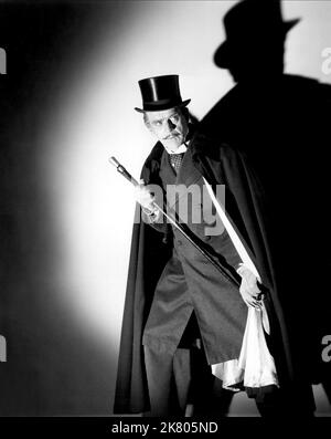 Boris Karloff Film: Abbott und Costello treffen Dr. Jekyll und Mr. Hyde (USA 1953) Charaktere: Dr. Henry Jekyll / Mr. Hyde Regie: Charles Lamont 01. August 1953 **WARNUNG** Dieses Foto ist nur für redaktionelle Zwecke bestimmt und unterliegt dem Copyright von UNIVERSAL und/oder dem Fotografen, der von der Film- oder Produktionsfirma beauftragt wurde und darf nur von Publikationen im Zusammenhang mit der Bewerbung des oben genannten Films reproduziert werden. Eine obligatorische Gutschrift an UNIVERSAL ist erforderlich. Der Fotograf sollte auch bei Bekanntwerden des Fotos gutgeschrieben werden. Ohne schriftliche Genehmigung der Film Company kann keine kommerzielle Nutzung gewährt werden. Stockfoto