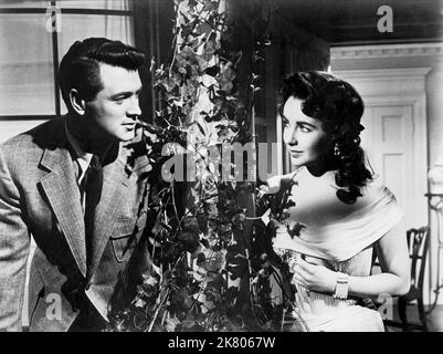 Rock Hudson & Elizabeth Taylor Film: Giant (USA 1956) Charaktere: Jordan 'Bick' Benedict Jr., Leslie Benedict / Literaturverfilmung (nach dem Buch von Edna Ferber) Regie: George Stevens 10 October 1956 **WARNUNG** Dieses Foto ist nur für redaktionelle Zwecke bestimmt und unterliegt dem Copyright von WARNER BROS. Und/oder des Fotografen, der von der Film- oder Produktionsfirma beauftragt wurde und nur durch Publikationen im Zusammenhang mit der Bewerbung des oben genannten Films reproduziert werden kann. Eine obligatorische Gutschrift an WARNER BROS. Ist erforderlich. Der Fotograf sollte auch bei Bekanntwerden des Fotos gutgeschrieben werden. Es kann keine kommerzielle Nutzung gewährt werden Stockfoto