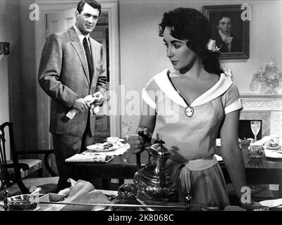 Rock Hudson & Elizabeth Taylor Film: Giant (USA 1956) Charaktere: Jordan 'Bick' Benedict Jr., Leslie Benedict / Literaturverfilmung (nach dem Buch von Edna Ferber) Regie: George Stevens 10 October 1956 **WARNUNG** Dieses Foto ist nur für redaktionelle Zwecke bestimmt und unterliegt dem Copyright von WARNER BROS. Und/oder des Fotografen, der von der Film- oder Produktionsfirma beauftragt wurde und nur durch Publikationen im Zusammenhang mit der Bewerbung des oben genannten Films reproduziert werden kann. Eine obligatorische Gutschrift an WARNER BROS. Ist erforderlich. Der Fotograf sollte auch bei Bekanntwerden des Fotos gutgeschrieben werden. Es kann keine kommerzielle Nutzung gewährt werden Stockfoto