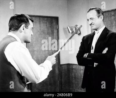 Gig Young & David Niven Film: Ask Any Girl (USA 1959) Charaktere: Evan Doughton, Miles Doughton Regie: Charles Walters 21 May 1959 **WARNUNG** Dieses Foto ist nur für redaktionelle Zwecke bestimmt und unterliegt dem Copyright von MGM und/oder dem Fotografen, der von der Film- oder Produktionsfirma beauftragt wurde, und kann nur durch Publikationen im Zusammenhang mit der Bewerbung des oben genannten Films reproduziert werden. Eine obligatorische Gutschrift an MGM ist erforderlich. Der Fotograf sollte auch bei Bekanntwerden des Fotos gutgeschrieben werden. Ohne schriftliche Genehmigung der Film Company kann keine kommerzielle Nutzung gewährt werden. Stockfoto