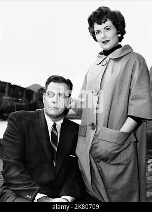 Raymond Burr & Barbara Hale Television: Perry Mason (TV-Serie) Charaktere: Perry Mason, della Street USA 1957-1966, 21. September 1957 **WARNUNG** Dieses Foto ist nur für redaktionelle Verwendung bestimmt und unterliegt dem Copyright von CBS und/oder dem von der Film- oder Produktionsfirma beauftragten Fotografen und kann nur durch Publikationen im Zusammenhang mit der Bewerbung des oben genannten Films reproduziert werden. Eine obligatorische Gutschrift an CBS ist erforderlich. Der Fotograf sollte auch bei Bekanntwerden des Fotos gutgeschrieben werden. Ohne schriftliche Genehmigung der Film Company kann keine kommerzielle Nutzung gewährt werden. Stockfoto