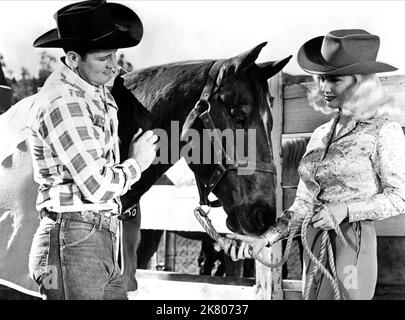Mamie Van Doren Film Born Reckless (1958) Charaktere: Jackie Adams Regie: Howard W. Koch 01. November 1958 **WARNUNG** dieses Foto ist nur für redaktionelle Zwecke bestimmt und ist urheberrechtlich geschützt von WARNER BROS. BILDER und/oder der Fotograf, der von der Film- oder Produktionsgesellschaft beauftragt wurde, können nur durch Veröffentlichungen in Verbindung mit der Werbung für den oben genannten Film reproduziert werden. Eine obligatorische Gutschrift an WARNER BROS. BILDER sind erforderlich. Der Fotograf sollte ebenfalls angerechnet werden, wenn er bekannt ist. Ohne schriftliche Genehmigung der Film Company kann keine kommerzielle Nutzung gewährt werden. Stockfoto