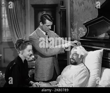 Signe Hasso, Cary Grant & José Ferrer Film: Crisis (1950) Charaktere: Senora Isabel Farrago, Dr. Eugene Norland Ferguson, Raoul Farrago Regie: Richard Brooks 03 July 1950 **WARNUNG** Dieses Foto ist nur für redaktionelle Verwendung bestimmt und unterliegt dem Copyright von MGM und/oder dem von der Film- oder Produktionsfirma beauftragten Fotografen und kann nur von Publikationen im Zusammenhang mit der Bewerbung des oben genannten Films reproduziert werden. Eine obligatorische Gutschrift an MGM ist erforderlich. Der Fotograf sollte auch bei Bekanntwerden des Fotos gutgeschrieben werden. Ohne schriftliche Genehmigung der Film Company kann keine kommerzielle Nutzung gewährt werden. Stockfoto