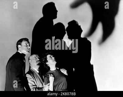 Richard Anderson, Luis Van Rooten & Elaine Edwards Film: Curse Of The Faceless Man (1958) Charaktere: Dr. Paul Mallon, Dr. Carlo Fiorillo, Tina Enright Regie: Edward L. Cahn 09. August 1958 **WARNUNG** Dieses Foto ist nur für redaktionelle Verwendung bestimmt und unterliegt dem Copyright von ROBERT E. KENT PRODUCTIONS und/oder dem von der Film- oder Produktionsfirma beauftragten Fotografen.Es kann nur durch Publikationen im Zusammenhang mit der Bewerbung des oben genannten Films reproduziert werden. Eine obligatorische Gutschrift an ROBERT E. KENT PRODUCTIONS ist erforderlich. Der Fotograf sollte auch bei Bekanntwerden des Fotos gutgeschrieben werden. Keine kommerzielle Nutzung möglich Stockfoto