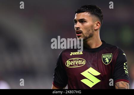 Turin, Italien, 18.. Oktober 2022. Nemanja Radonjic vom FC Turin schaut während des Coppa Italia-Spiels im Stadio Grande Torino, Turin, auf. Bildnachweis sollte lauten: Jonathan Moscrop / Sportimage Stockfoto