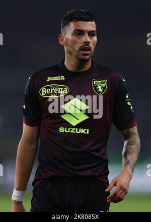 Turin, Italien, 18.. Oktober 2022. Nemanja Radonjic vom FC Turin schaut während des Coppa Italia-Spiels im Stadio Grande Torino, Turin, auf. Bildnachweis sollte lauten: Jonathan Moscrop / Sportimage Stockfoto