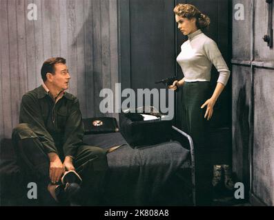 John Wayne & Janet Leigh Film: Jet Pilot (1953) Charaktere: Col. Jim Shannon & Lt. Anna Marladovna Shannon / Olga Orlief Regie: Josef von Sternberg 01. Oktober 1957 **WARNUNG** Dieses Foto ist nur für redaktionelle Zwecke bestimmt und unterliegt dem Copyright von RKO und/oder des Fotografen, der von der Film- oder Produktionsfirma beauftragt wurde, und kann nur durch Publikationen im Zusammenhang mit der Bewerbung des oben genannten Films reproduziert werden. Eine obligatorische Gutschrift an RKO ist erforderlich. Der Fotograf sollte auch bei Bekanntwerden des Fotos gutgeschrieben werden. Ohne schriftliche Genehmigung der Film Company kann keine kommerzielle Nutzung gewährt werden. Stockfoto