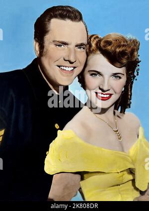 Edmond O'Brien & Polly Bergen Film: Warpath (1952) Charaktere: & Molly Quade Regie: Byron Haskin 01. August 1951 **WARNUNG** Dieses Foto ist nur für redaktionelle Verwendung bestimmt und unterliegt dem Copyright der Film Company und/oder des Fotografen, der von der Film- oder Produktionsfirma beauftragt wurde, und kann nur durch Publikationen im Zusammenhang mit der Bewerbung des oben genannten Films reproduziert werden. Eine obligatorische Gutschrift an die Filmgesellschaft ist erforderlich. Der Fotograf sollte auch bei Bekanntwerden des Fotos gutgeschrieben werden. Ohne schriftliche Genehmigung der Film Company kann keine kommerzielle Nutzung gewährt werden. Stockfoto