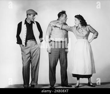 John Wayne, Victor McLaglen & Maureen O'Hara Film: The Quiet man (USA 1952) Charaktere: Sean Thornton,Squire 'Red' will Danaher, Regie: John Farrow 06 June 1952 **WARNUNG** Dieses Foto ist nur für redaktionelle Zwecke bestimmt und unterliegt dem Copyright von REPUBLIC PICTURES und/oder des Fotografen, der von der Film- oder Produktionsfirma beauftragt wurde und darf nur von Publikationen im Zusammenhang mit der Bewerbung des oben genannten Films reproduziert werden. Eine obligatorische Gutschrift für REPUBLIKANISCHE BILDER ist erforderlich. Der Fotograf sollte auch bei Bekanntwerden des Fotos gutgeschrieben werden. Eine kommerzielle Nutzung kann ohne schriftliche Genehmigung des nicht gewährt werden Stockfoto