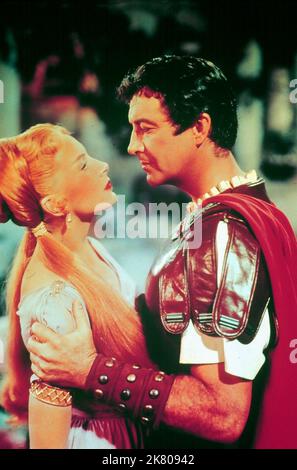 Deborah Kerr & Robert Taylor Film: Quo Vadis (USA 1951) Charaktere: Lygia & Marcus Vinicius Regie: Mervyn Leroy 23 February 1951 **WARNUNG** Dieses Foto ist nur für den redaktionellen Gebrauch bestimmt und unterliegt dem Copyright von MGM und/oder dem Fotografen, der von der Film- oder Produktionsfirma beauftragt wurde, und kann nur durch Publikationen im Zusammenhang mit der Bewerbung des oben genannten Films reproduziert werden. Eine obligatorische Gutschrift an MGM ist erforderlich. Der Fotograf sollte auch bei Bekanntwerden des Fotos gutgeschrieben werden. Ohne schriftliche Genehmigung der Film Company kann keine kommerzielle Nutzung gewährt werden. Stockfoto