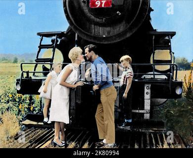 Doris Day & Jack Lemmon Film: IT Happened to Jane (USA 1959) Charaktere: Jane Osgood & George Denham Regie: Richard Quine 24 May 1959 **WARNUNG** Dieses Foto ist nur für redaktionelle Zwecke bestimmt und unterliegt dem Copyright von COLUMBIA PICTURES und/oder des Fotografen, der von der Film- oder Produktionsfirma beauftragt wurde und darf nur von Publikationen im Zusammenhang mit der Bewerbung des oben genannten Films reproduziert werden. Eine obligatorische Gutschrift für COLUMBIA PICTURES ist erforderlich. Der Fotograf sollte auch bei Bekanntwerden des Fotos gutgeschrieben werden. Ohne schriftliche Genehmigung der Film Company kann keine kommerzielle Nutzung gewährt werden. Stockfoto