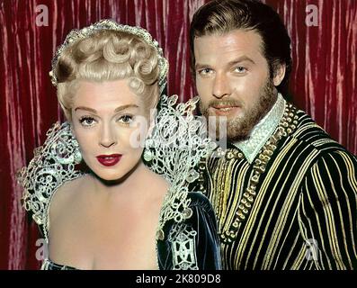 Lana Turner & Roger Moore Film Diane (USA 1956) Charaktere: Diane de Poitiers - Countess de Breze & Prince Henri Regie: David Miller 12. Januar 1956 **WARNUNG** dieses Foto ist nur für redaktionelle Zwecke bestimmt und unterliegt dem Urheberrecht von MGM und/oder dem Fotografen, der von der Film- oder Produktionsgesellschaft beauftragt wurde. Es kann nur durch Veröffentlichungen in Verbindung mit der Werbung für den oben genannten Film reproduziert werden. Eine obligatorische Gutschrift an MGM ist erforderlich. Der Fotograf sollte ebenfalls angerechnet werden, wenn er bekannt ist. Ohne schriftliche Genehmigung der Film Company kann keine kommerzielle Nutzung gewährt werden. Stockfoto