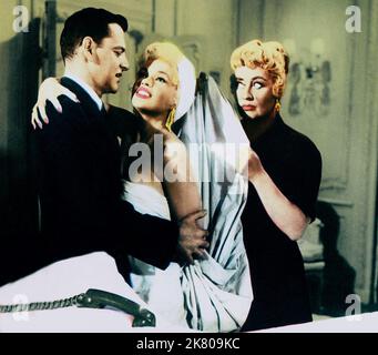 Tony Randall, Jayne Mansfield, Joan Blondll Film: Will Success Spoil Rock Hunter (1959) Charaktere: Rockwell P. Hunter / Hself / Lover Doll,Rita Marlowe,Violet Regie: Frank Tashlin 29 July 1957 **WARNUNG** Dieses Foto ist nur für redaktionelle Verwendung bestimmt und unterliegt dem Copyright von 20 CENTURY FOX und/oder des Fotografen, der von der Film- oder Produktionsfirma beauftragt wurde, und kann nur durch Publikationen im Zusammenhang mit der Bewerbung des oben genannten Films reproduziert werden. Eine obligatorische Gutschrift an 20 CENTURY FOX ist erforderlich. Der Fotograf sollte auch bei Bekanntwerden des Fotos gutgeschrieben werden. Eine kommerzielle Nutzung kann ohne diese nicht gewährt werden Stockfoto