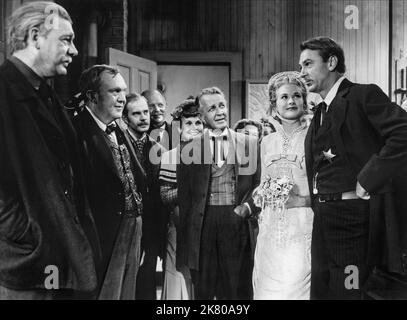 Thomas Mitchell, Henry Morgan, Grace Kelly & Gary Cooper Film: High Noon (USA 1952) Charaktere: Bürgermeister Jonas Henderson,,Amy Fowler Kane & Marshal will Kane Regie: Fred Zinnemann 07 July 1952 **WARNUNG** Dieses Foto ist nur für den redaktionellen Gebrauch bestimmt und unterliegt dem Copyright von UNITED ARTISTS und/oder dem Fotografen, der von der Film- oder Produktionsfirma beauftragt wurde und darf nur durch Publikationen im Zusammenhang mit der Bewerbung des oben genannten Films reproduziert werden. Eine obligatorische Gutschrift für UNITED ARTISTS ist erforderlich. Der Fotograf sollte auch bei Bekanntwerden des Fotos gutgeschrieben werden. Ohne Writ kann keine kommerzielle Nutzung gewährt werden Stockfoto