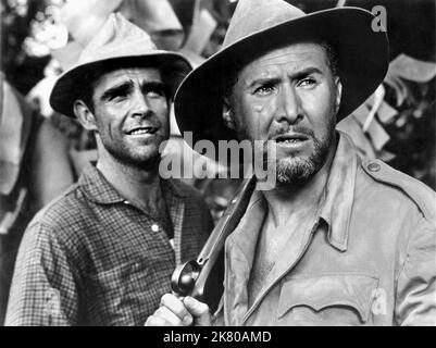 Sean Connery & Anthony Quayle Film: Tarzan'S Greatest Adventure (USA 1959) Charaktere: O'Bannion & Slade Regie: John Guillermin 08 July 1959 **WARNUNG** Dieses Foto ist nur für den redaktionellen Gebrauch bestimmt und unterliegt dem Copyright von SOLARFILMPRODUKTIONEN und/oder dem Fotografen, der von der Film oder Production Company beauftragt wurde, und kann nur von Publikationen im Zusammenhang mit der Bewerbung des oben genannten Films reproduziert werden. Eine obligatorische Gutschrift für SOLARFILMPRODUKTIONEN ist erforderlich. Der Fotograf sollte auch bei Bekanntwerden des Fotos gutgeschrieben werden. Ohne schriftliche Genehmigung der Film Compa kann keine kommerzielle Nutzung gewährt werden Stockfoto