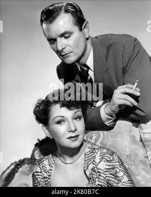 Jean Kent & Nigel Patrick Film: The Browning Version (UK 1951) Charaktere: Millie Crocker-Harris & Frank Hunter / nach dem Theaterstück von Terence Rattigan Regie: Anthony Asquith 15 May 1951 **WARNUNG** Dieses Foto ist nur für redaktionelle Zwecke bestimmt und unterliegt dem Copyright von SPEERFILMEN und/oder dem von der Film- oder Produktionsfirma beauftragten Fotografen.Es kann nur von Publikationen im Zusammenhang mit der Bewerbung des oben genannten Films reproduziert werden. Eine obligatorische Gutschrift zum JAVELIN VON FILMEN ist erforderlich. Der Fotograf sollte auch bei Bekanntwerden des Fotos gutgeschrieben werden. Ohne schriftliche A kann keine kommerzielle Nutzung gewährt werden Stockfoto