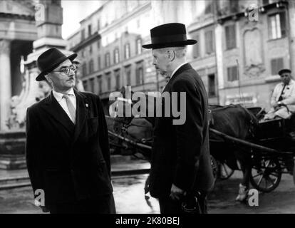 Szene mit Carlo Battisti Film: Umberto D (1950) Charaktere: MIT Umberto Domenico Ferrari Regie: Vittorio De Sica 20 January 1952 **WARNUNG** Dieses Foto ist nur für redaktionelle Verwendung bestimmt und unterliegt dem Copyright von AMATO FILM und/oder dem Fotografen, der von der Film- oder Produktionsfirma beauftragt wurde, und kann nur von Publikationen im Zusammenhang mit der Bewerbung des oben genannten Films reproduziert werden. Eine obligatorische Gutschrift für AMATO FILM ist erforderlich. Der Fotograf sollte auch bei Bekanntwerden des Fotos gutgeschrieben werden. Ohne schriftliche Genehmigung der Film Company kann keine kommerzielle Nutzung gewährt werden. Stockfoto