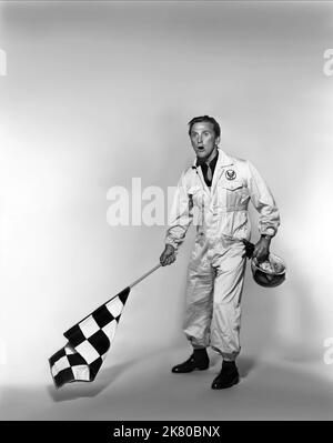 Kirk Douglas Film The Racers; This Men Are Dangerous (USA 1955) Charaktere: Gino Borgesa Regie: Henry Hathaway 04. Februar 1955 **WARNUNG** dieses Foto ist nur für redaktionelle Zwecke bestimmt und unterliegt dem Copyright von 20TH CENTURY FOX und/oder dem Fotografen, der von der Film or Production Company zugewiesen wurde. Eine obligatorische Gutschrift für 20TH CENTURY FOX ist erforderlich. Der Fotograf sollte ebenfalls angerechnet werden, wenn er bekannt ist. Ohne schriftliche Genehmigung der Film Company kann keine kommerzielle Nutzung gewährt werden. Stockfoto