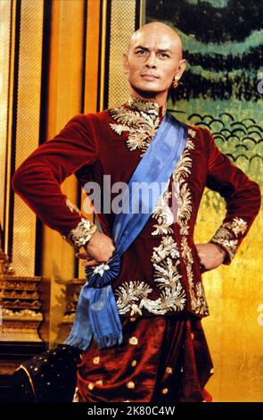 YUL Brynner Film The King and I (1956) Charaktere: King Mongkut of Siam Regie: Walter lang 28. Juni 1956 **WARNUNG** dieses Foto ist nur für redaktionelle Zwecke bestimmt und unterliegt dem Urheberrecht von 20 CENTURY FOX und/oder dem Fotografen, der von der Film or Production Company beauftragt wurde. Eine obligatorische Gutschrift für 20 CENTURY FOX ist erforderlich. Der Fotograf sollte ebenfalls angerechnet werden, wenn er bekannt ist. Ohne schriftliche Genehmigung der Film Company kann keine kommerzielle Nutzung gewährt werden. Stockfoto