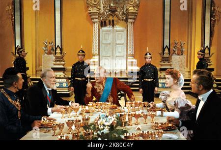 YUL Brynner & Deborah Kerr Film The King and I (1956) Charaktere: König Mongkut von Siam, Anna Leonowens Regie: Walter lang 28. Juni 1956 **WARNUNG** dieses Foto ist nur für redaktionelle Zwecke bestimmt und unterliegt dem Copyright von 20 CENTURY FOX und/oder dem Fotografen, der von der Film or Production Company zugewiesen wurde. Eine obligatorische Gutschrift für 20 CENTURY FOX ist erforderlich. Der Fotograf sollte ebenfalls angerechnet werden, wenn er bekannt ist. Ohne schriftliche Genehmigung der Film Company kann keine kommerzielle Nutzung gewährt werden. Stockfoto