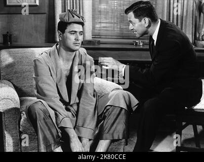 Rock Hudson & Tony Randall Film: Pillow Talk (USA 1959) Charaktere: Brad Allen - 'Rex Stetson', Jonathan Forbes Regie: Michael Gordon 06 October 1959 **WARNUNG** Dieses Foto ist nur für redaktionelle Zwecke bestimmt und unterliegt dem Copyright von UNIVERSAL und/oder dem Fotografen, der von der Film- oder Produktionsfirma beauftragt wurde und darf nur von Publikationen im Zusammenhang mit der Bewerbung des oben genannten Films reproduziert werden. Eine obligatorische Gutschrift an UNIVERSAL ist erforderlich. Der Fotograf sollte auch bei Bekanntwerden des Fotos gutgeschrieben werden. Ohne schriftliche Genehmigung der Film Company kann keine kommerzielle Nutzung gewährt werden. Stockfoto