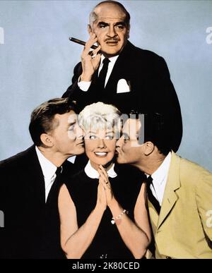 Steve Forrest, Doris Day, Jack Lemmon & Ernie Kovacs Film: IT Happened to Jane (USA 1959) Charaktere: Lawrence Clay 'Larry' Hall, Jane Osgood, George Denham, Harry Foster Malone Regie: Richard Quine 24 May 1959 **WARNUNG** Dieses Foto ist nur für redaktionelle Zwecke bestimmt und unterliegt dem Copyright von COLUMBIA PICTURES und/oder des Fotografen, der von der Film- oder Produktionsfirma beauftragt wurde und darf nur von Publikationen im Zusammenhang mit der Bewerbung des oben genannten Films reproduziert werden. Eine obligatorische Gutschrift für COLUMBIA PICTURES ist erforderlich. Der Fotograf sollte auch bei Bekanntwerden des Fotos gutgeschrieben werden. Keine kommerzielle Nutzung Stockfoto