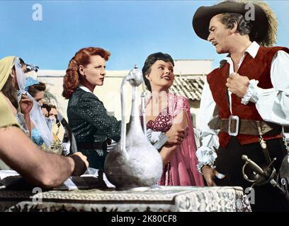 Maureen O'Hara, Alice Kelley & Errol Flynn Film: Against All Flags (USA 1952) Charaktere: Prudence 'Spitfire' Stevens, Princess Patma, Brian Hawke Regie: George Sherman 21 November 1952 **WARNUNG** Dieses Foto ist nur für redaktionelle Verwendung bestimmt und unterliegt dem Copyright von UNIVERSAL und/oder dem Fotografen, der von der Film- oder Produktionsfirma beauftragt wurde und kann nur durch Publikationen im Zusammenhang mit der Bewerbung des oben genannten Films reproduziert werden. Eine obligatorische Gutschrift an UNIVERSAL ist erforderlich. Der Fotograf sollte auch bei Bekanntwerden des Fotos gutgeschrieben werden. Ohne schriftliche Genehmigung kann keine kommerzielle Nutzung gewährt werden Stockfoto