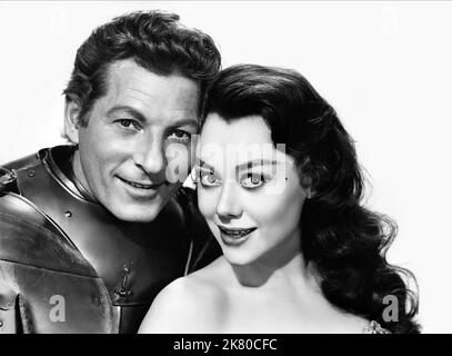 Danny Kaye & Glynis Johns Film: The Court Jester (USA 1955) Charaktere: Hubert Hawkins, Maid Jean Regie: Melvin Frank & Norman Panama 24 December 1955 **WARNUNG** Dieses Foto ist nur für redaktionelle Verwendung bestimmt und unterliegt dem Copyright der dena-UNTERNEHMEN und/oder des Fotografen, der von der Film- oder Produktionsfirma beauftragt wurde und darf nur durch Publikationen im Zusammenhang mit der Bewerbung des oben genannten Films reproduziert werden. Eine obligatorische Gutschrift für dena-UNTERNEHMEN ist erforderlich. Der Fotograf sollte auch bei Bekanntwerden des Fotos gutgeschrieben werden. Ohne schriftliche Genehmigung der Film Company kann keine kommerzielle Nutzung gewährt werden Stockfoto