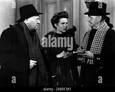 Gregory Ratoff, Jean Peters & Richard Garrick Film: O. Henry'S Full House (1952) Charaktere: Behrman (The Last Leaf), Susan Goodwin (The Last Leaf), Doktor Regie: Henry Hathaway 19 September 1952 **WARNUNG** Dieses Foto ist nur für redaktionelle Verwendung bestimmt und unterliegt dem Copyright von 20 CENTURY FOX und/oder des Fotografen, der von der Film- oder Produktionsfirma beauftragt wurde und darf nur durch Publikationen im Zusammenhang mit der Bewerbung des oben genannten Films reproduziert werden. Eine obligatorische Gutschrift an 20 CENTURY FOX ist erforderlich. Der Fotograf sollte auch bei Bekanntwerden des Fotos gutgeschrieben werden. Ohne eine kommerzielle Nutzung kann keine Verwendung gewährt werden Stockfoto