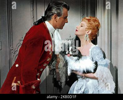 Stewart Granger & Joan Greenwood Film: Moonfleet (USA 1955) Charaktere: Jeremy Fox, Lady Clarista Ashwood Regie: Fritz lang 24 June 1955 **WARNUNG** Dieses Foto ist nur für redaktionelle Zwecke bestimmt und unterliegt dem Copyright von MGM und/oder dem von der Film- oder Produktionsfirma beauftragten Fotografen und kann nur durch Publikationen im Zusammenhang mit der Bewerbung des oben genannten Films reproduziert werden. Eine obligatorische Gutschrift an MGM ist erforderlich. Der Fotograf sollte auch bei Bekanntwerden des Fotos gutgeschrieben werden. Ohne schriftliche Genehmigung der Film Company kann keine kommerzielle Nutzung gewährt werden. Stockfoto