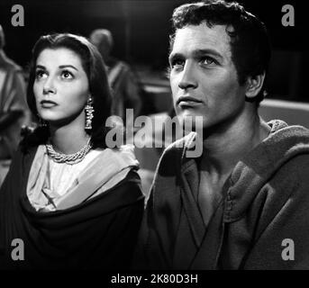 Pier Angeli & Paul Newman Film: The Silver Chalice (USA 1954) Charaktere: Deborra, Basil Regie: Victor Saville 17 December 1954 **WARNUNG** Dieses Foto ist nur für redaktionelle Zwecke bestimmt und unterliegt dem Copyright von WARNER BROS. Und/oder des Fotografen, der von der Film- oder Produktionsfirma beauftragt wurde und nur durch Publikationen im Zusammenhang mit der Bewerbung des oben genannten Films reproduziert werden kann. Eine obligatorische Gutschrift an WARNER BROS. Ist erforderlich. Der Fotograf sollte auch bei Bekanntwerden des Fotos gutgeschrieben werden. Ohne schriftliche Genehmigung der Film Company kann keine kommerzielle Nutzung gewährt werden. Stockfoto