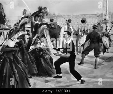 Gene Kelly Film an American in Paris (1951) Charaktere: Jerry Mulligan Regie: Vincente Minnelli 04. Oktober 1951 **WARNUNG** dieses Foto ist nur für redaktionelle Zwecke bestimmt und unterliegt dem Urheberrecht von MGM und/oder dem Fotografen, der von der Film- oder Produktionsgesellschaft beauftragt wurde, und kann nur durch Veröffentlichungen in Verbindung mit der Werbung für den obigen Film reproduziert werden. Eine obligatorische Gutschrift an MGM ist erforderlich. Der Fotograf sollte ebenfalls angerechnet werden, wenn er bekannt ist. Ohne schriftliche Genehmigung der Film Company kann keine kommerzielle Nutzung gewährt werden. Stockfoto