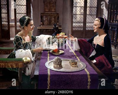 Marisa Pavan & Lana Turner Film Diane (USA 1956) Charaktere: Catherine de Medici, Diane de Poitiers - Countess de Breze Regie: David Miller 12. Januar 1956 **WARNUNG** dieses Foto ist nur für redaktionelle Zwecke bestimmt und unterliegt dem Urheberrecht von MGM und/oder dem Fotografen, der von der Film- oder Produktionsgesellschaft zugewiesen wurde. Eine obligatorische Gutschrift an MGM ist erforderlich. Der Fotograf sollte ebenfalls angerechnet werden, wenn er bekannt ist. Ohne schriftliche Genehmigung der Film Company kann keine kommerzielle Nutzung gewährt werden. Stockfoto