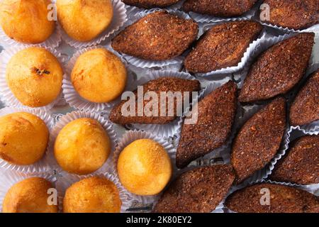 Geröstete Kibe e Coxinha. Traditioneller brasilianischer Snack. Stockfoto