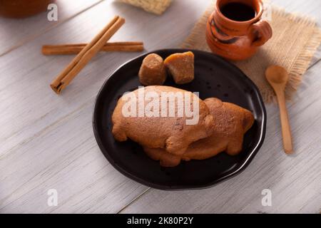 Puerquitos de Piloncillo. Auch Cochinitos, Cerditos oder Chichimbres genannt. Traditionelles mexikanisches süßes Brot mit Schweineform, in der Regel mit Topfcoff gegessen Stockfoto