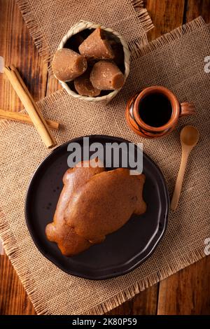 Puerquitos de Piloncillo. Auch Cochinitos, Cerditos oder Chichimbres genannt. Traditionelles mexikanisches süßes Brot mit Schweineform, in der Regel mit Topfcoff gegessen Stockfoto